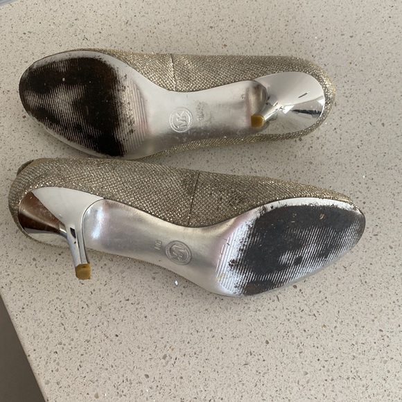 COPY - Michael kors size 9 ., silver Worn a few times . Slightly used in the fr… - Picture 6 of 8